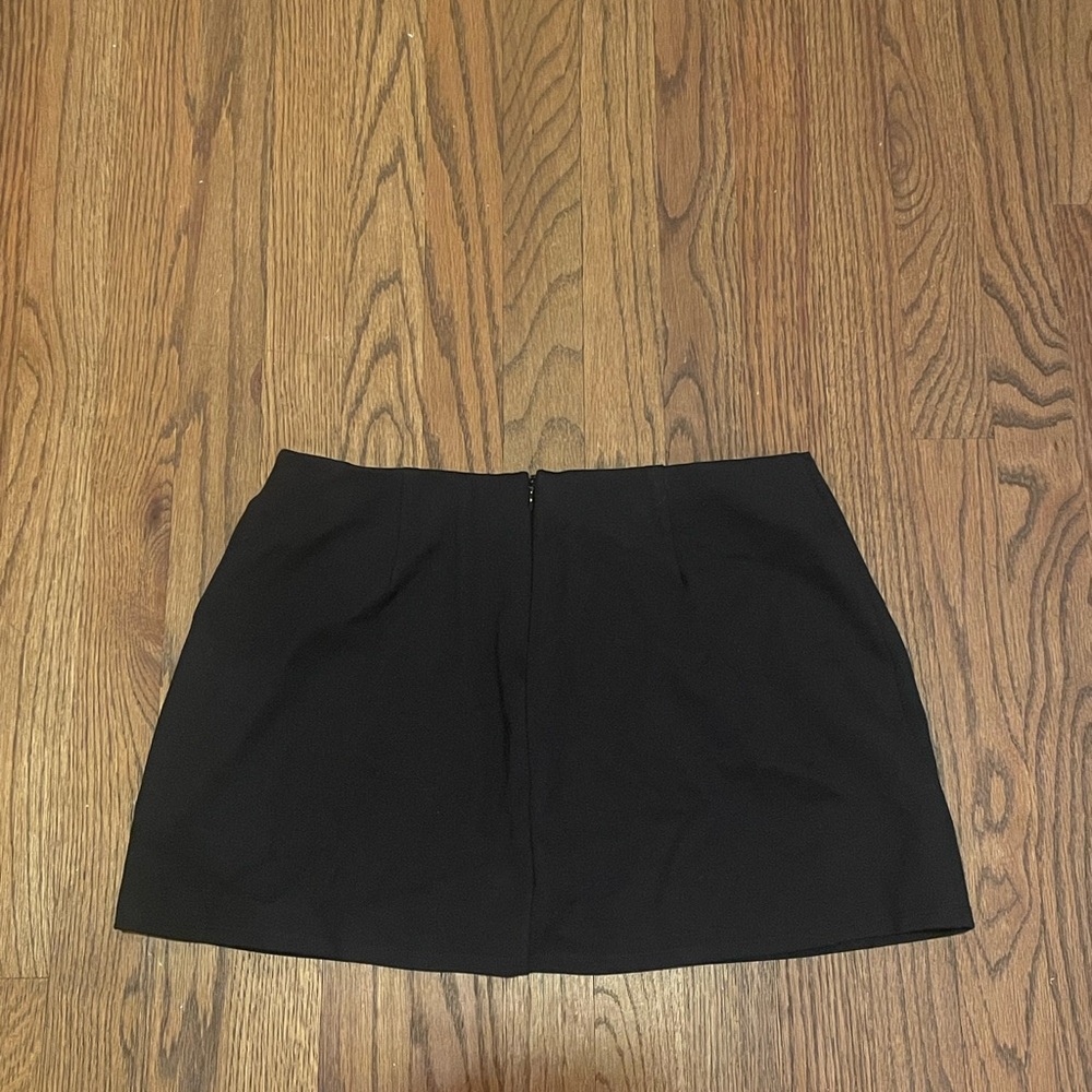 Hollister Black mini skirt size medium - Picture 3 of 3